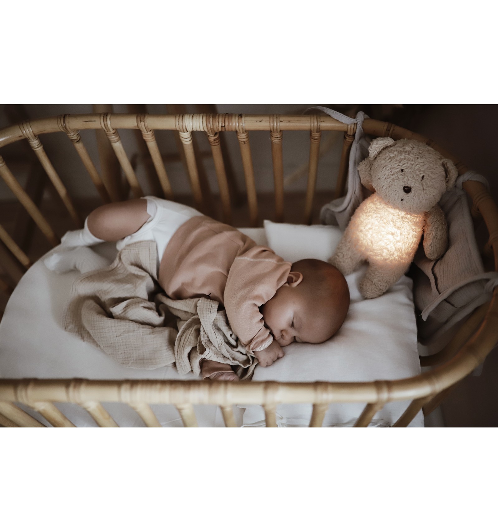 Moonie Organic HUMMING BEAR Caramel 2in1 Nakts lampa Miega lācītis
