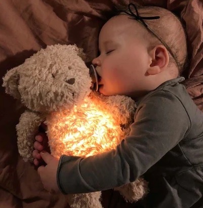 Moonie Organic HUMMING BEAR Rose 2in1 Nakts lampa Miega lācītis