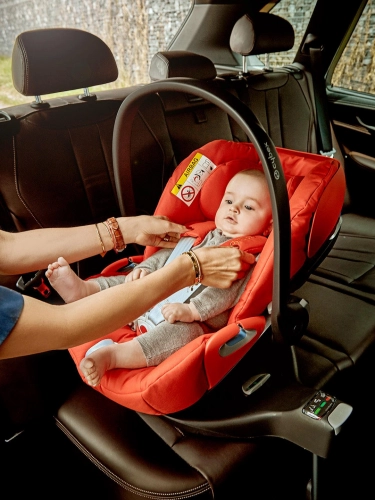 Cybex Cloud Z I-Size + ISOFIX Base Jeremy Scott Black Bērnu autosēdeklis 0-13 kg
