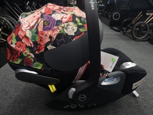 Cybex Cloud Z I-Size Spring Blossom Dark Детское автокресло 0-13 кг