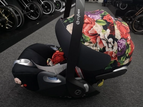 Cybex Cloud Z I-Size Spring Blossom Dark Детское автокресло 0-13 кг
