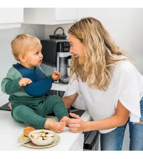 Priekšautiņš ar regulējamo aizdari Silikona BabyOno 835
