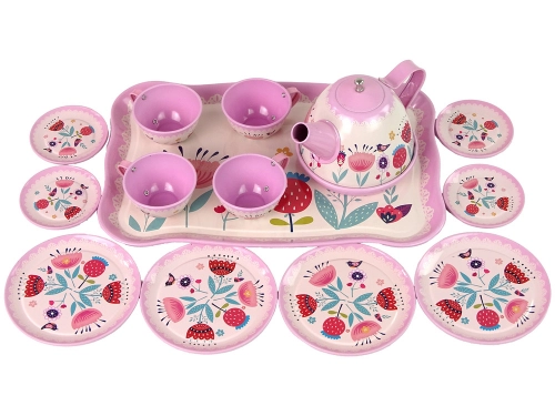 Coffee and tea set in a trunk