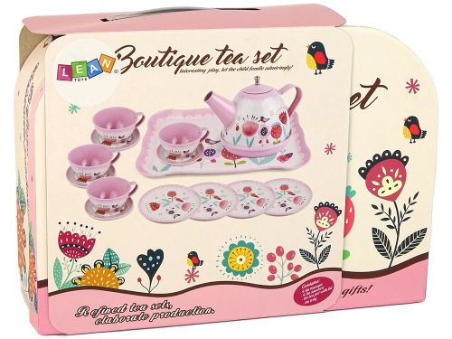 Coffee and tea set in a trunk