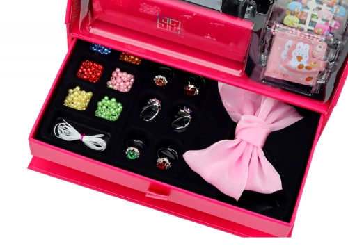 Creative Beauty Set In A Case For Creating Creations Accessories
