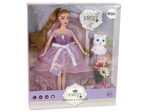 Lelle Emily ar puķēm un kaķi