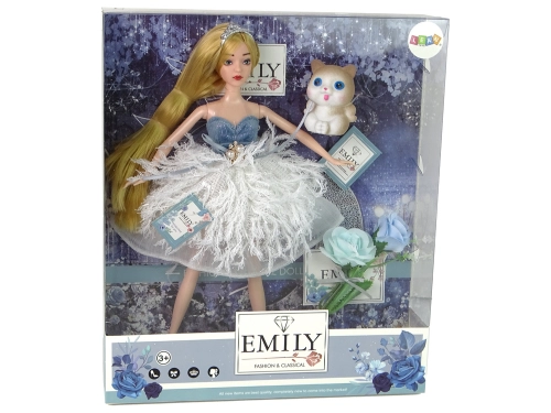 Lelle Emily ar ziediem un kaķi