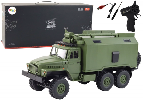Radiovadāms militārais kravas auto ar pulti