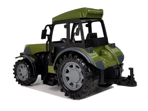 Radiovadāms  traktors ar pienvedēju piekabi