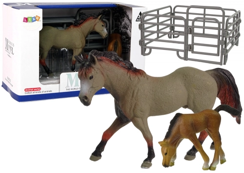 Set of 2 figurines Horse with foal and pen Capricorn horses
