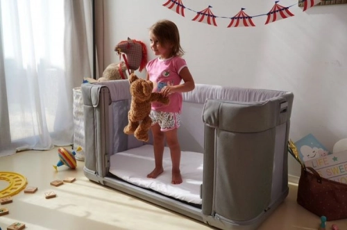 Chicco Next2Me Forever Łóżeczko Dostawne 3w1 do 22kg Ash Grey + Prześcieradło 2szt Pink Pois