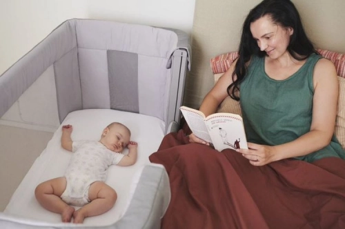 Chicco Next2Me Forever Łóżeczko Dostawne 3w1 do 22kg Moon Grey + Prześcieradło 2szt Pink Pois