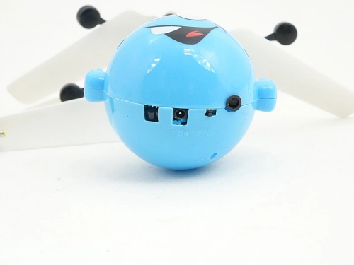 Infrasarkana lidojoša bumba, spīdoša, ar rokas vadību, ar tuvuma sensoru (uz augšu, uz leju), USB; 12x7x7 cm 534858