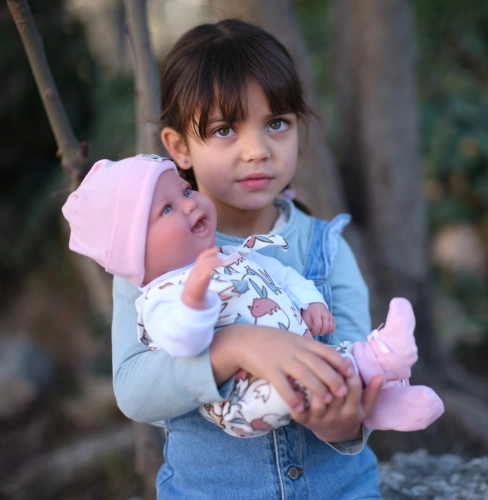 Lelle zidainis Tala 44 cm (smejas, maina drēbes, runā, ar mānekli, mīkstais ķermenis) Spānija LL84481