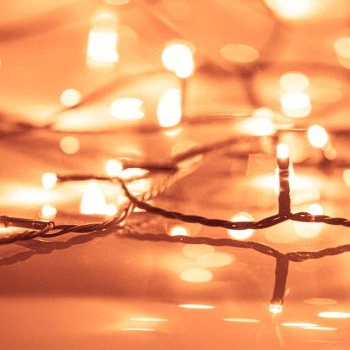 Šaurais Ziemassvētku Koks Ar 300 Led Gaismām Zaļš 210 Cm Pvc Vidaxl