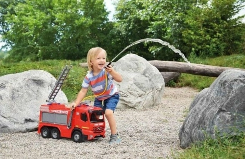Ugunsdzēsēju mašīna ar kāpnēm un ūdens strūklu Fire Brigade Arocs Lena L02158