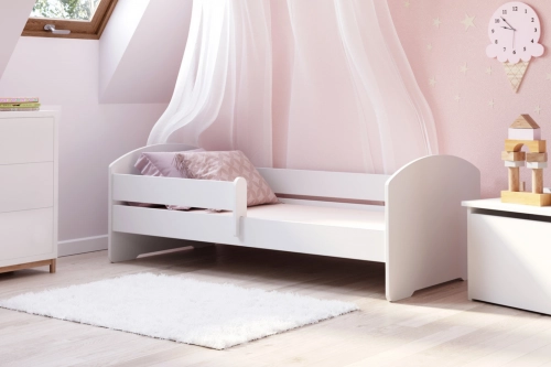 Детская кровать LUK 140x70 с бортиком и матрасом