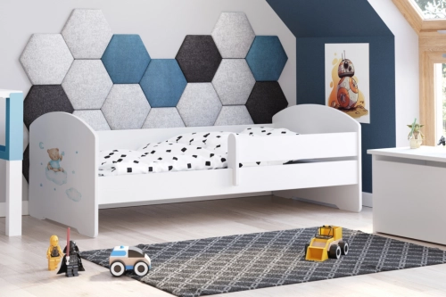 Детская кровать LUK 140x70 с бортиком и матрасом Blue teddy bear