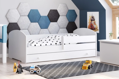 Детская кровать LUK с выдвижным ящиком, матрасом и защитным бортиком 144x77x56 см