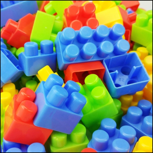 BUILDING BLOCKS IN EDUCATIONAL BOX 60 ELEMENTS.