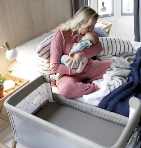 Joie Roomie Glide Almond Gultiņa ar nolaižamu sānu