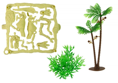 Large Jurassic Dinosaur Set + Accessories For fans of prehistoric creatures